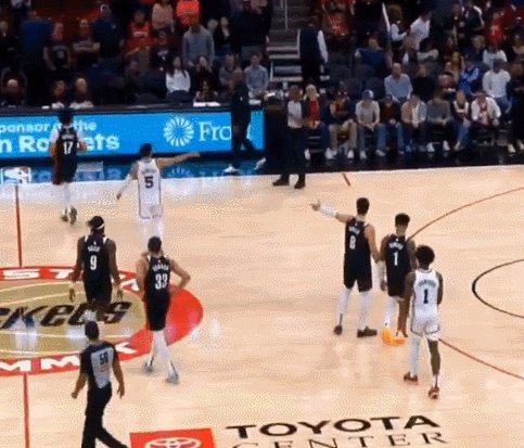 开云-手指三位裁判破口大骂 范弗利特领到5万美元罚单